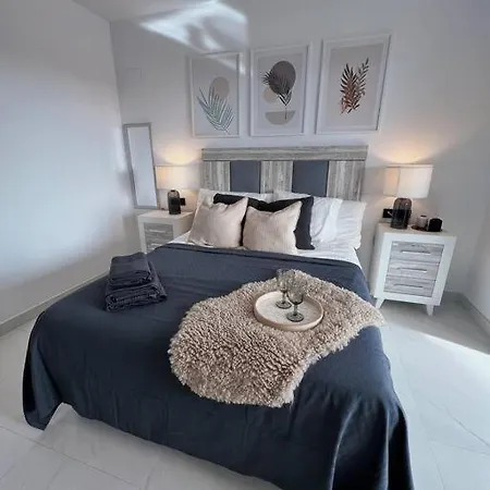 Hills Luxury 3 Bed 埃斯特波纳