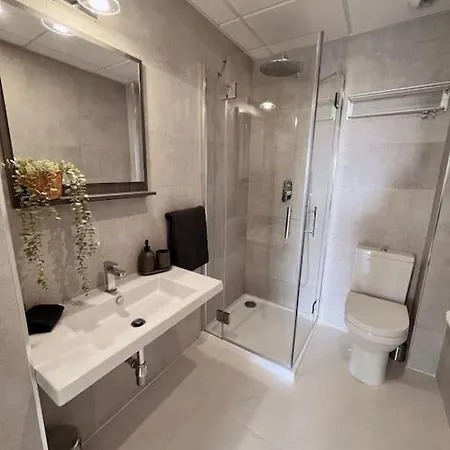 Hills Luxury 3 Bed 埃斯特波纳