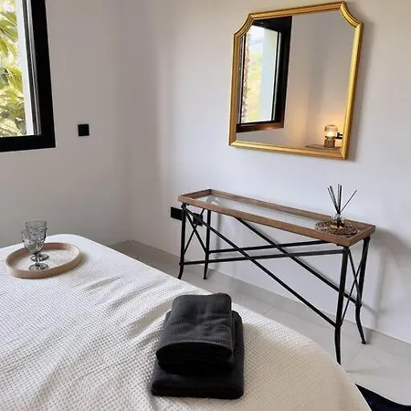 Hills Luxury 3 Bed Apartament